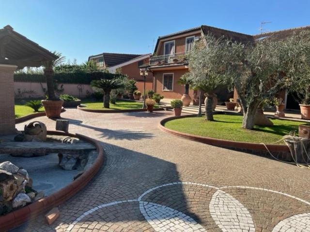 Villa Ines Ardea Bagian luar foto